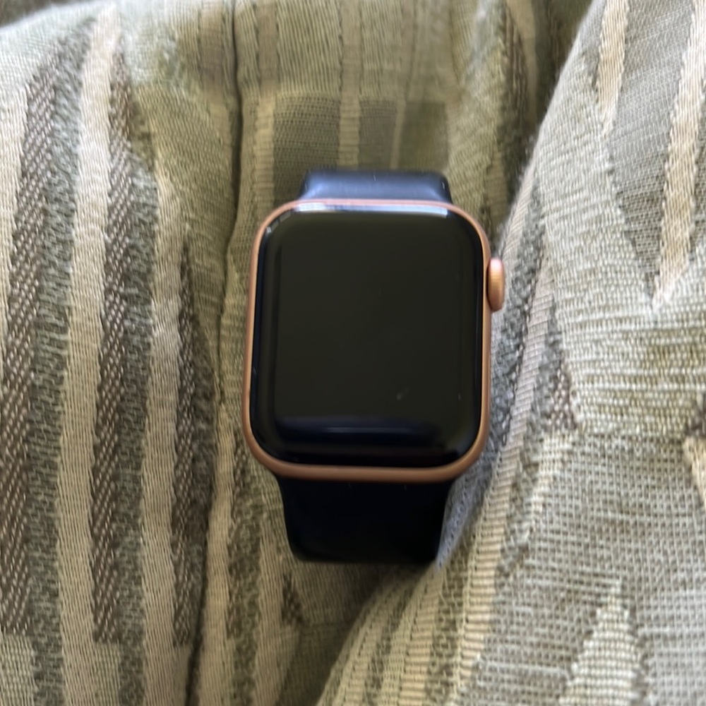 Series 5 Apple Watch A2092 40mm Aluminum & Ceramic Case. GPS